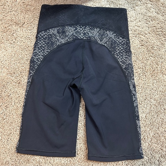 Athleta Stay Fly 9" Biker Shorts- Black Gym Workout Athletic Activewear - Picture 3 of 6